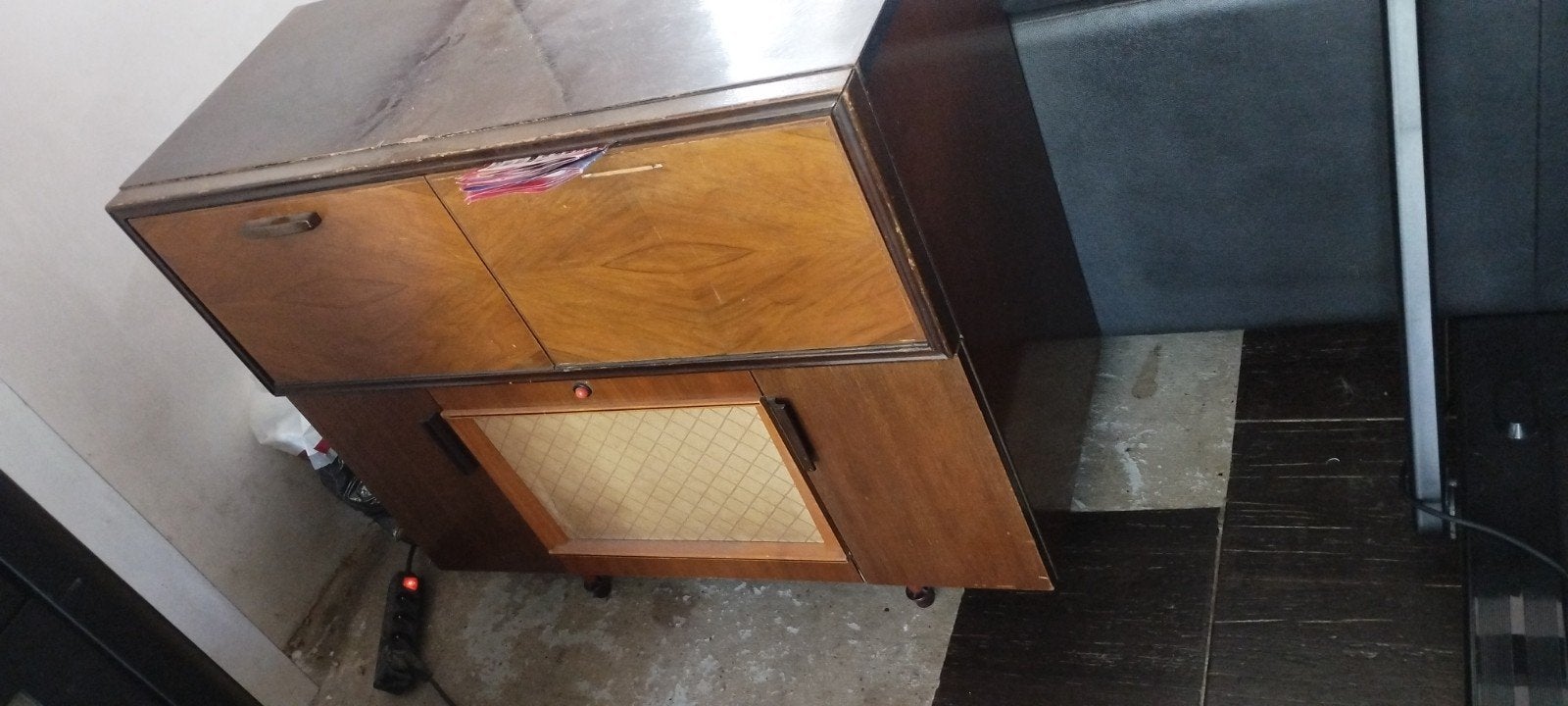 Meuble radio disque vinyle, Enlèvement