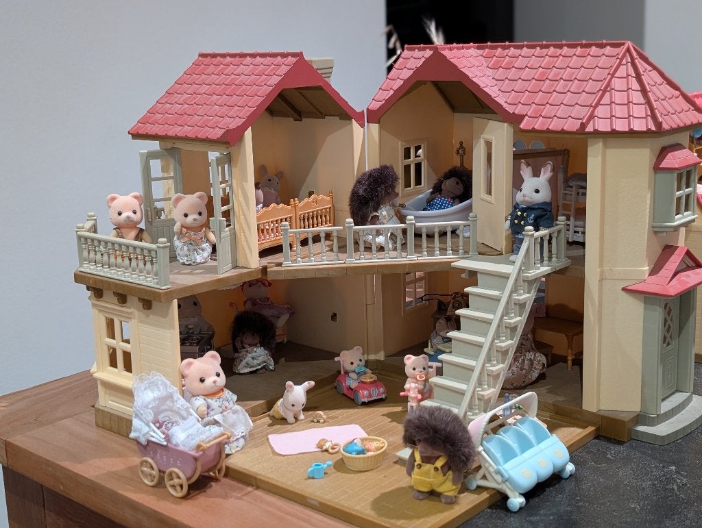 Grand lot Sylvanian Families: maison éclairée & accessoires, Enlèvement ou Envoi, Utilisé, Maison de poupées