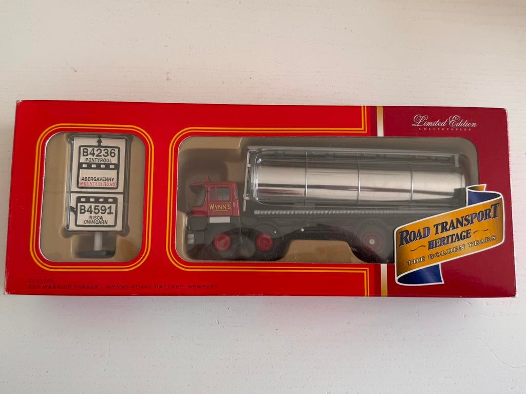 CORGI CC11703 GUY WARRIOR TANKER + PANNEAU, Enlèvement, Comme neuf