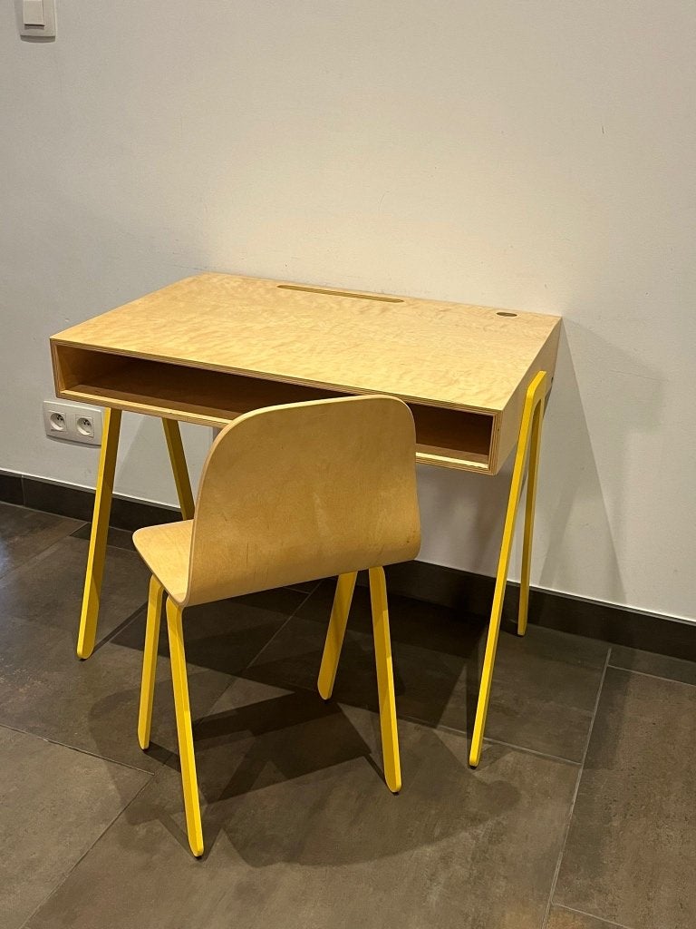 In2Wood Kinderbureau en stoel geel (small), Ophalen, Zo goed als nieuw, Tafel(s) en Stoel(en)