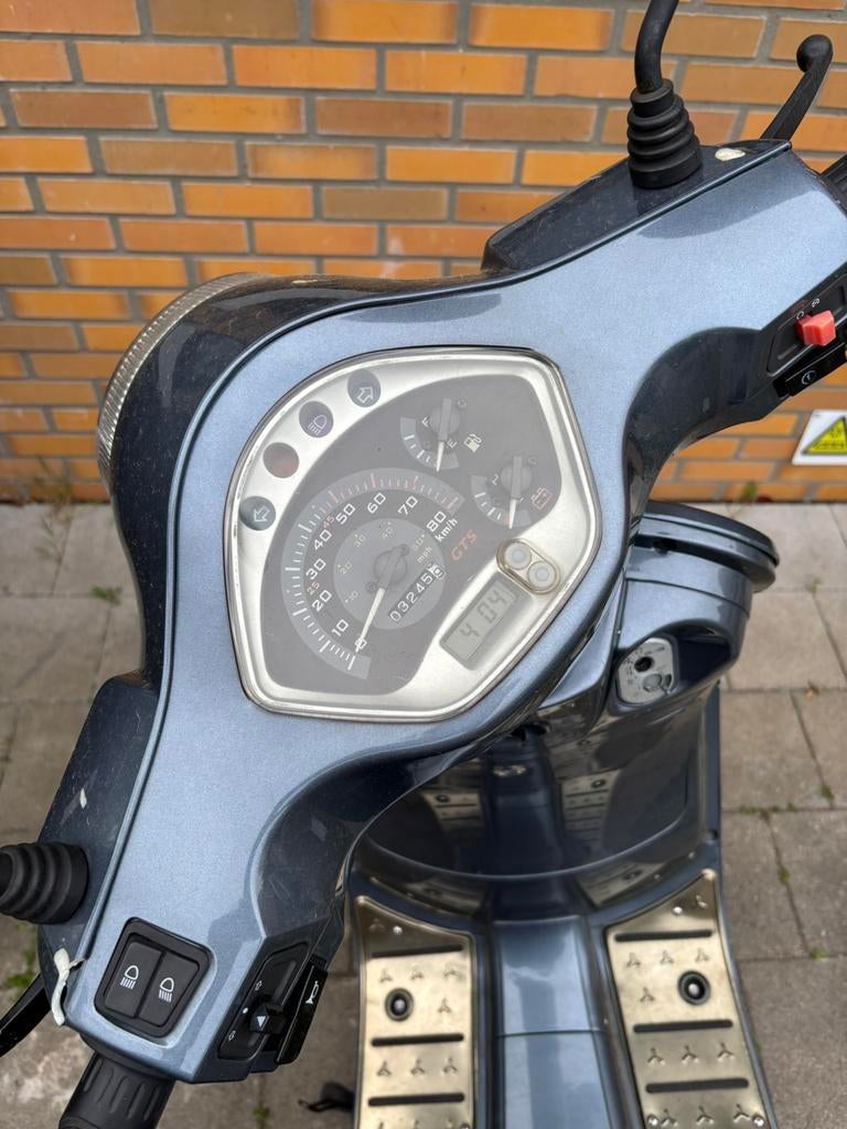 Gts toscana, Fietsen en Brommers, Scooters | Vespa, Ophalen, Overige modellen, Klasse A (25 km/u), Zo goed als nieuw