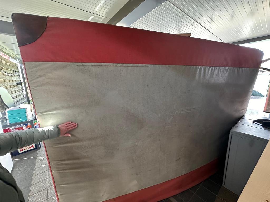 Dikke turnmat, Sport en Fitness, Ophalen, Gebruikt, Rood, Materiaal