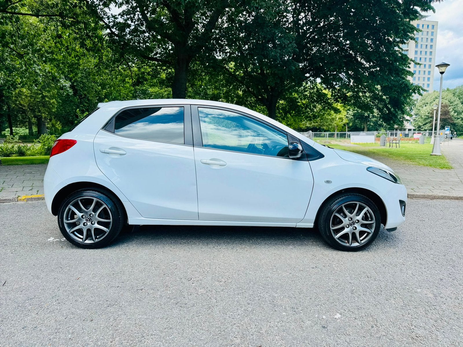 Mazda 2 2013 très propre, Autos, Mazda, Entreprise, Air conditionné, Rétroviseurs électriques, Vitres électriques, Jantes en alliage léger