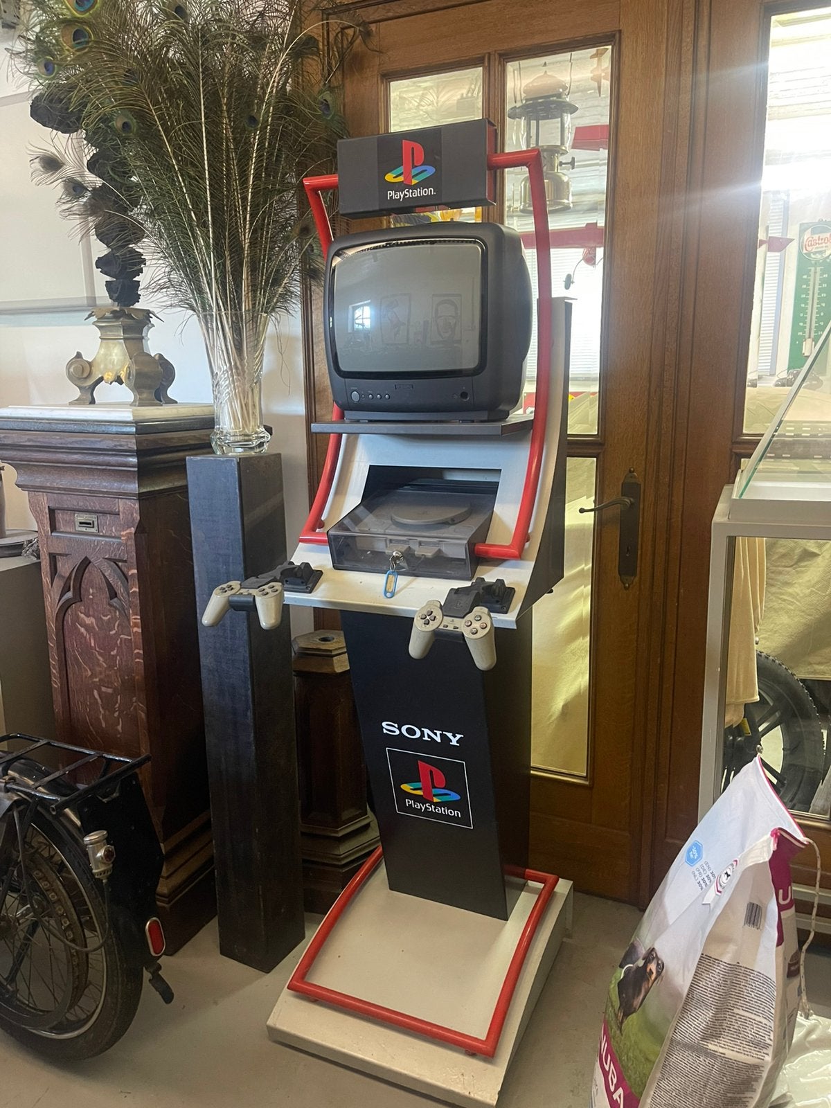 Sony playstation kiosk display, Collections, Machines | Autre, Enlèvement, Comme neuf