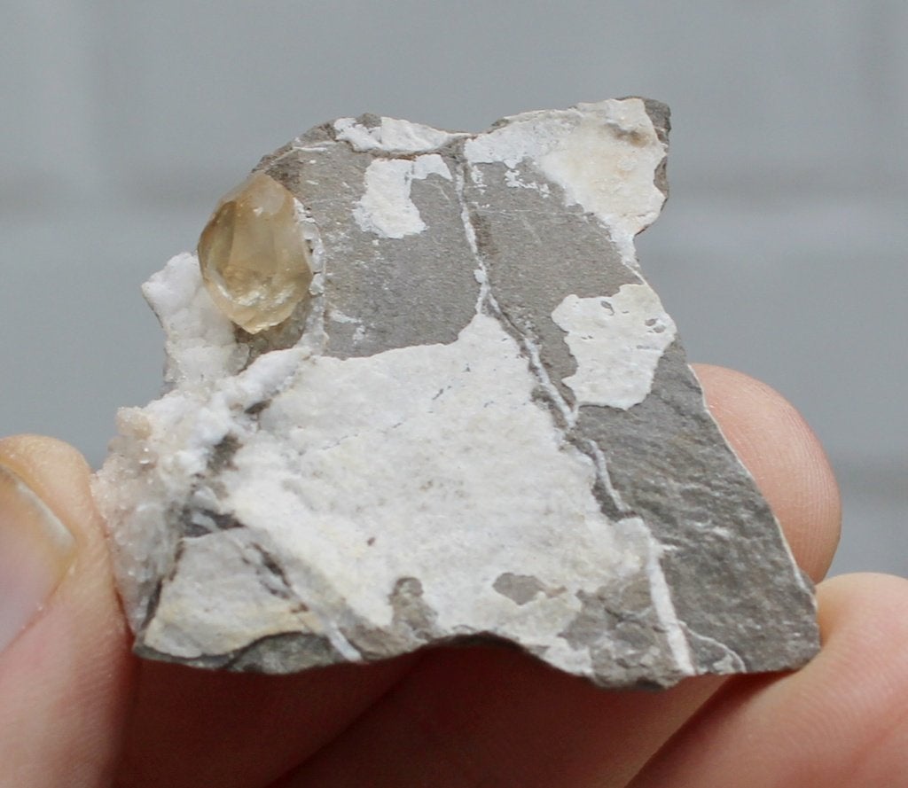 CALCIET uit Gralex groeve in MONT-SUR-MARCHIENNE in BELGIE, Ophalen of Verzenden, Mineraal