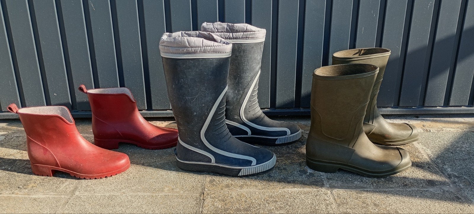 Gratis 3 paar rubber laarzen maat 39 Diest Lees beschrijving, Vêtements | Femmes, Chaussures, Enlèvement, Bottes de pluie
