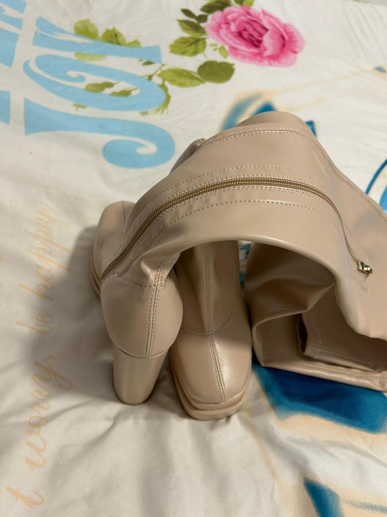 Hoge dames laarzen maat 37, Ophalen, Zo goed als nieuw, Beige