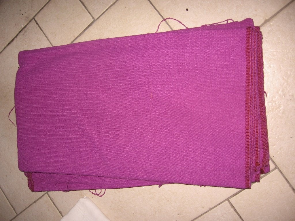 Tissu neuf de couleur violet tirant sur le pourpre violacé, Neuf, Coton, 120 cm ou plus, Violet