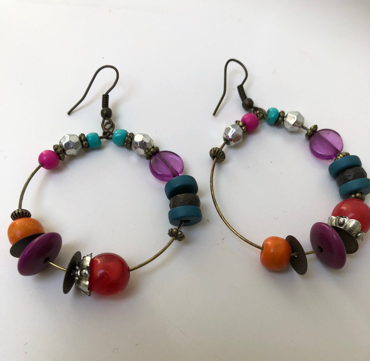 Kleurige roze getinte oorbellen, Handtassen en Accessoires, Oorbellen, Ophalen of Verzenden, Zo goed als nieuw, Roze, Hangers
