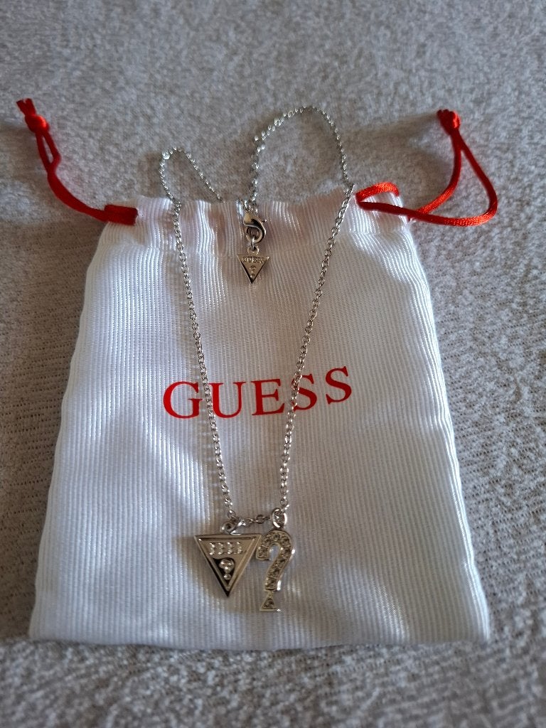 Collier Guess en forme de point d'interrogation, Neuf, Avec strass, Enlèvement, Argent