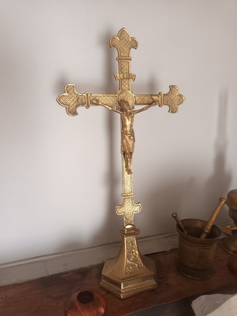 Neogotisch Messing Altaarkruis / Crucifix op Zeshoekige Voet, Enlèvement ou Envoi