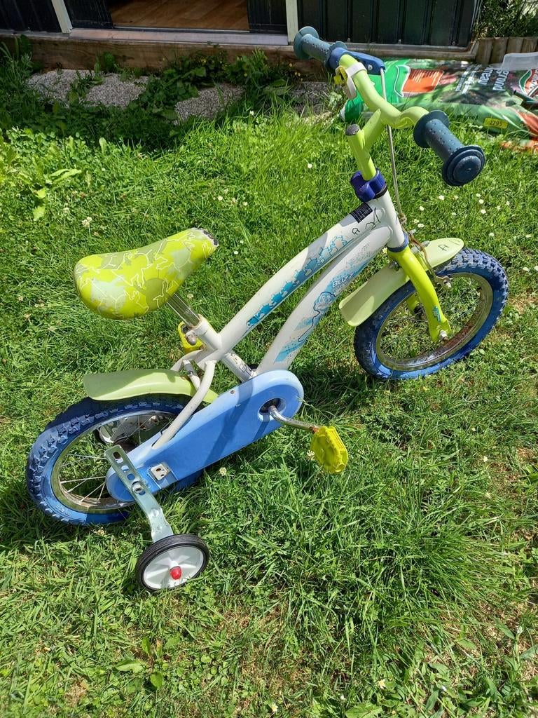 Petit vélo avec petites roues arrieres, Kinderen en Baby's, Speelgoed | Buiten | Skelters, Ophalen