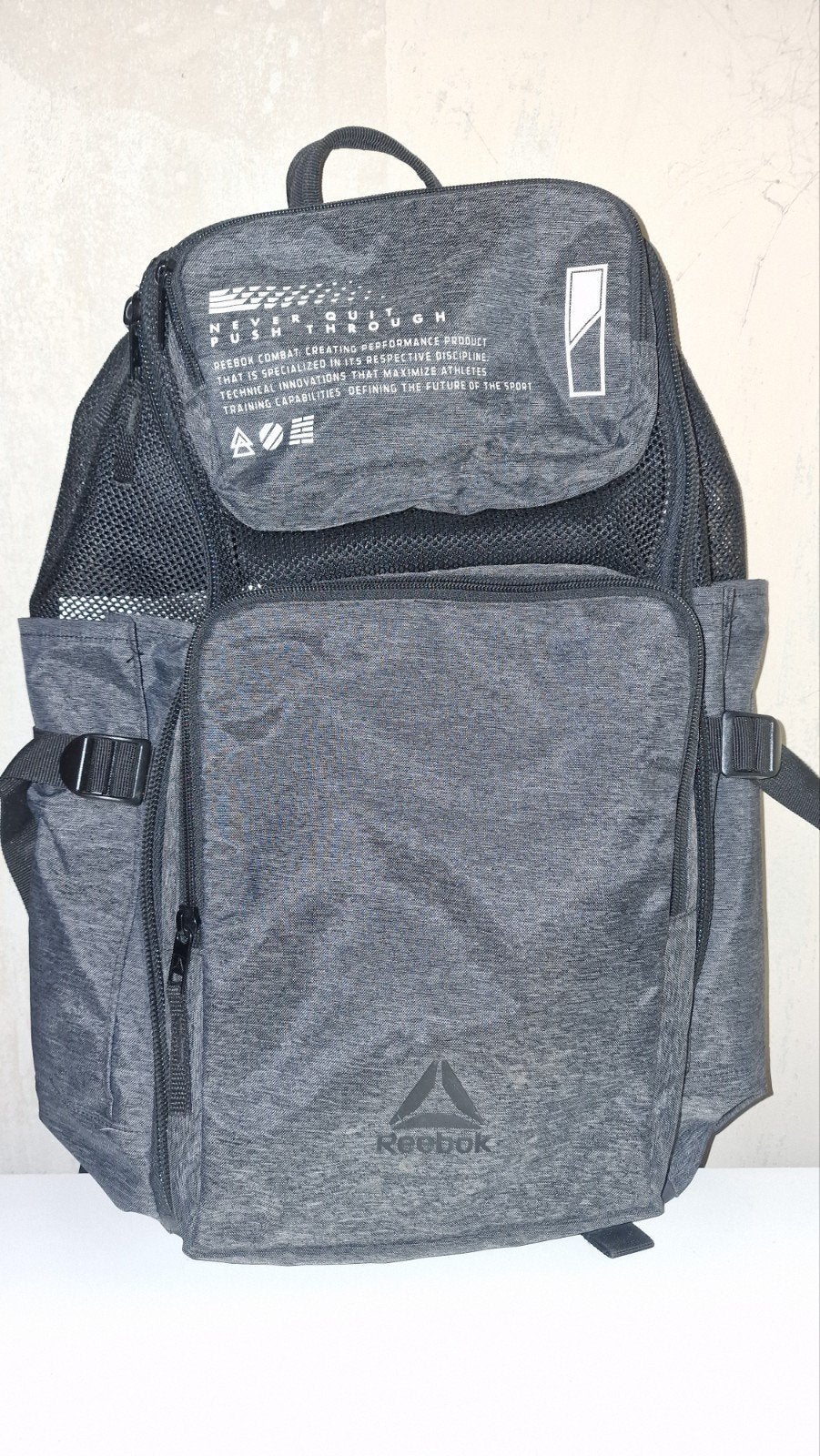 Sac à dos Reebok, Enlèvement