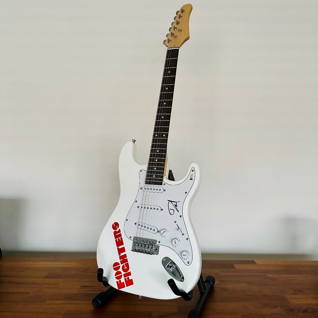 Dave Grohl (Foo Fighters / Nirvana) Gesigneerde Gitaar COA, Ophalen, Nieuw, Instrument of Accessoires, Gesigneerd