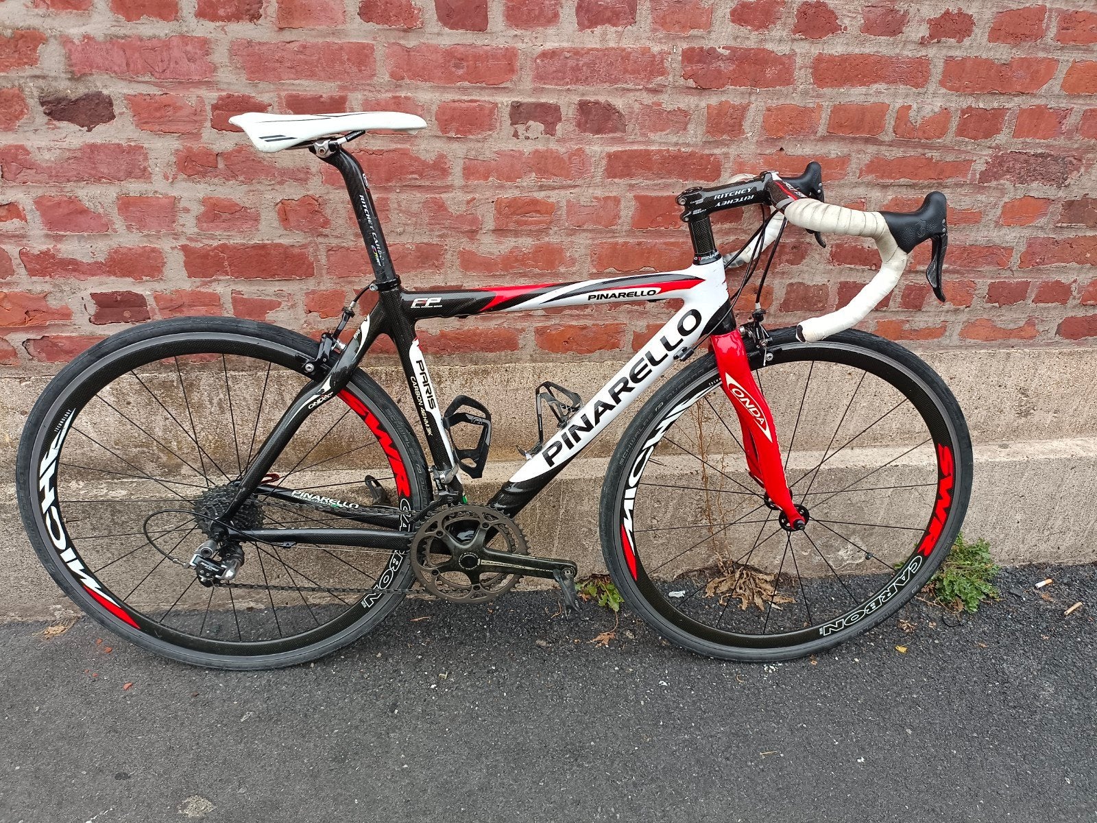 vélo de route carbone pinarello, Enlèvement, Carbone
