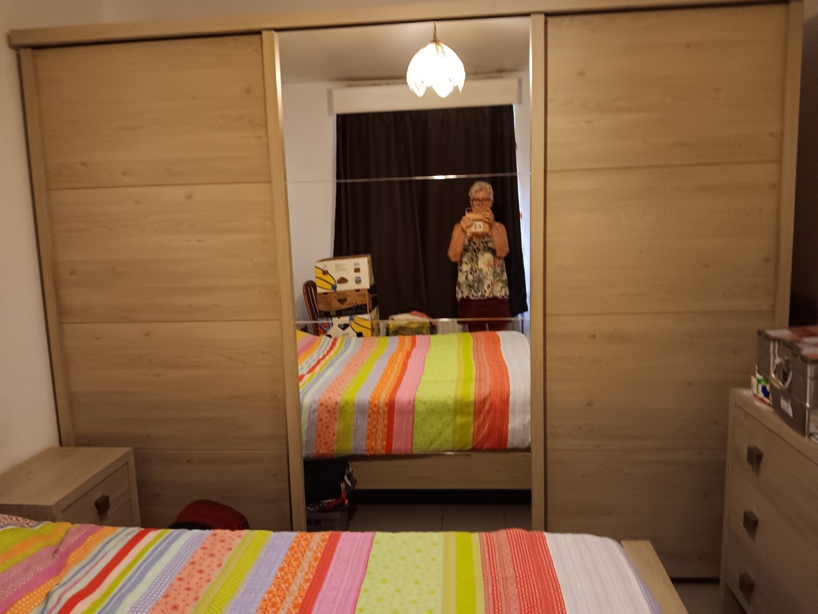 Gratis slaapkamer : bed, nachtkastjes en kledingkast, Ophalen