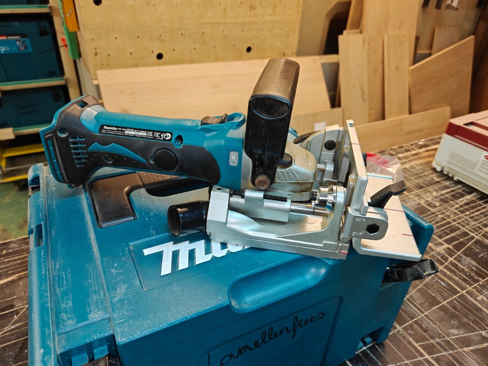 Lamellenfrees accu Makita DPJ180 + 300 Lamellen + MBOX3, Ophalen, Accu, Zo goed als nieuw, Makita/