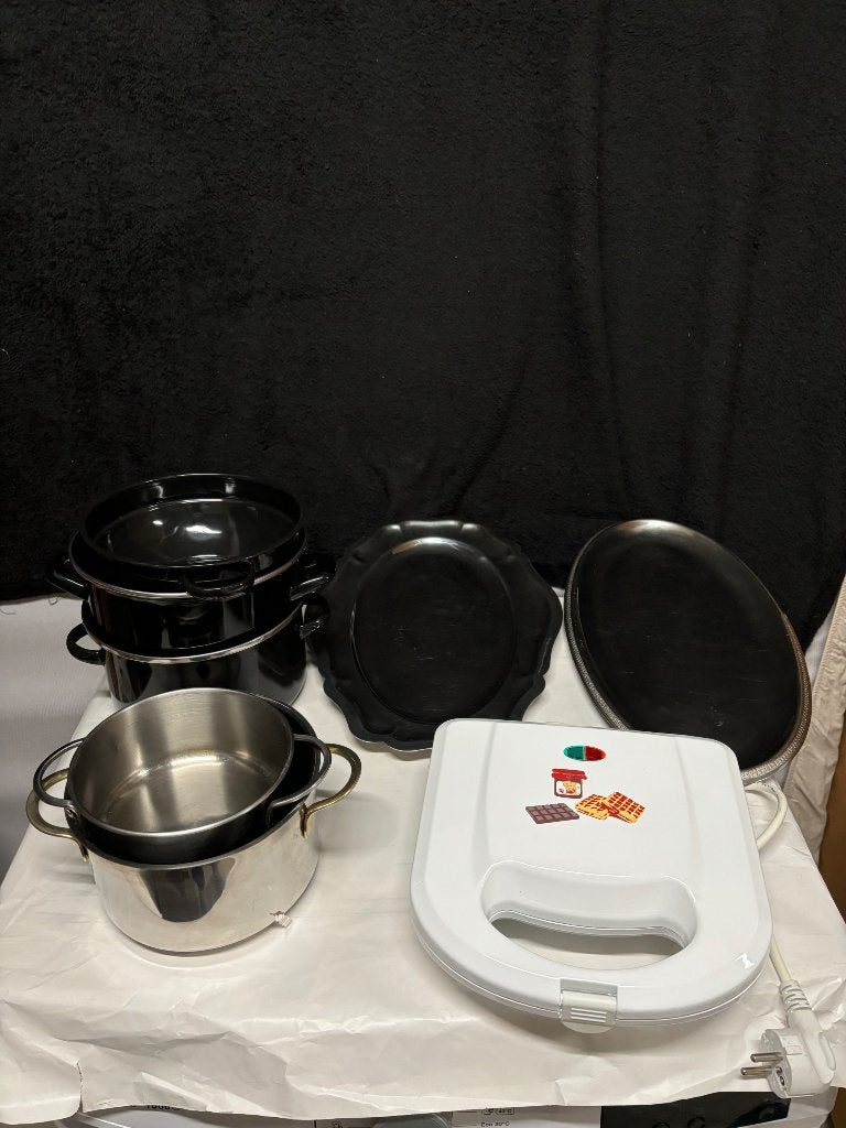 Lot cuisine complet - Casseroles, Gaufrier & Plateaux, Enlèvement