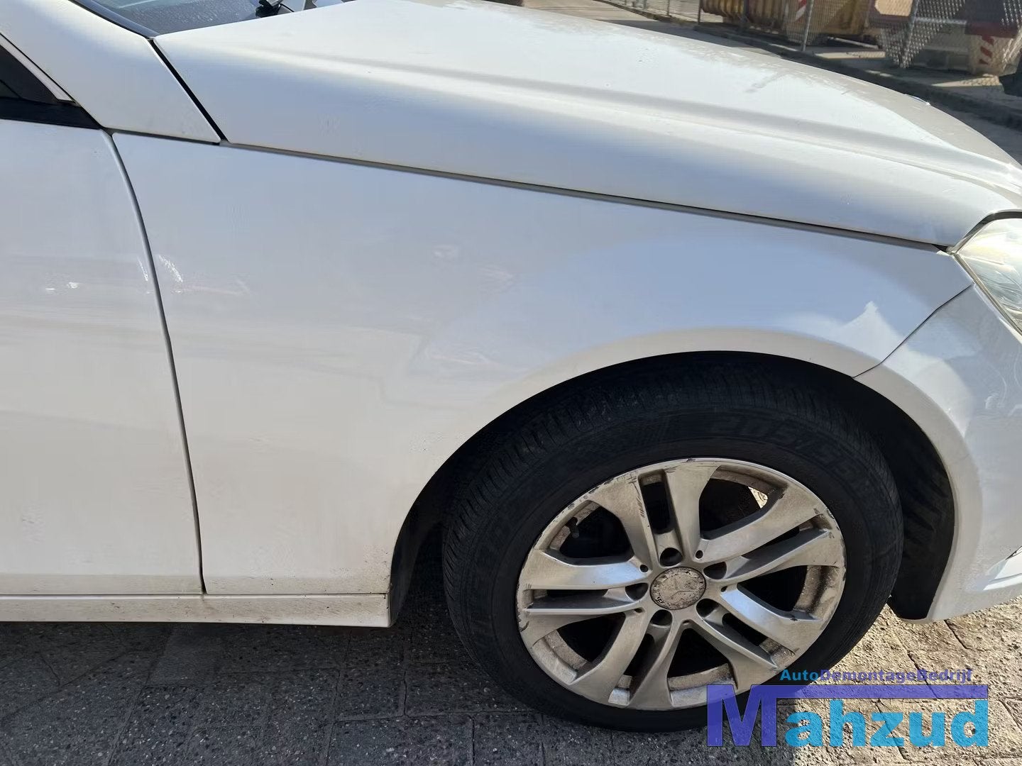 MERCEDES C klasse W204 wit 149 rechts voorscherm 2011-2014, Gebruikt, Mercedes-Benz AG, Mercedes-Benz, Mercedesstrasse 120
70372  Stuttgart, DE