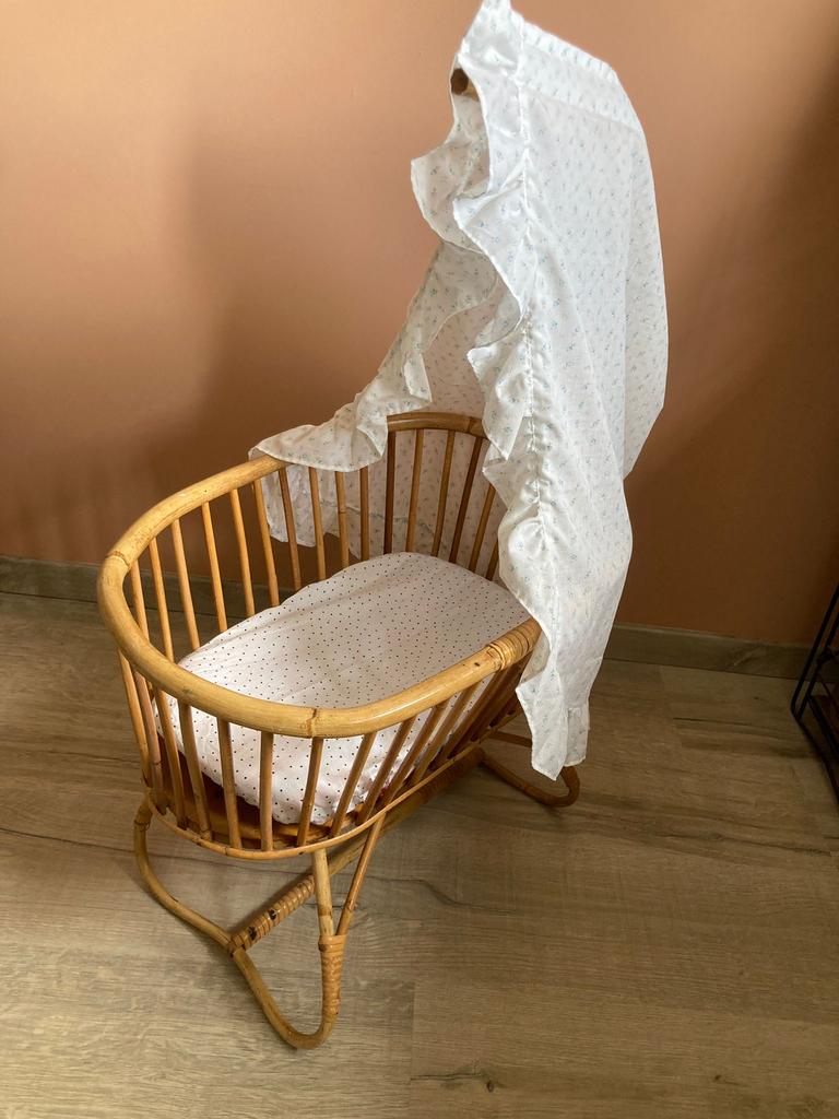 Vintage rotan wiegje voor poppen, Kinderen en Baby's, Speelgoed | Poppen, Ophalen, Zo goed als nieuw