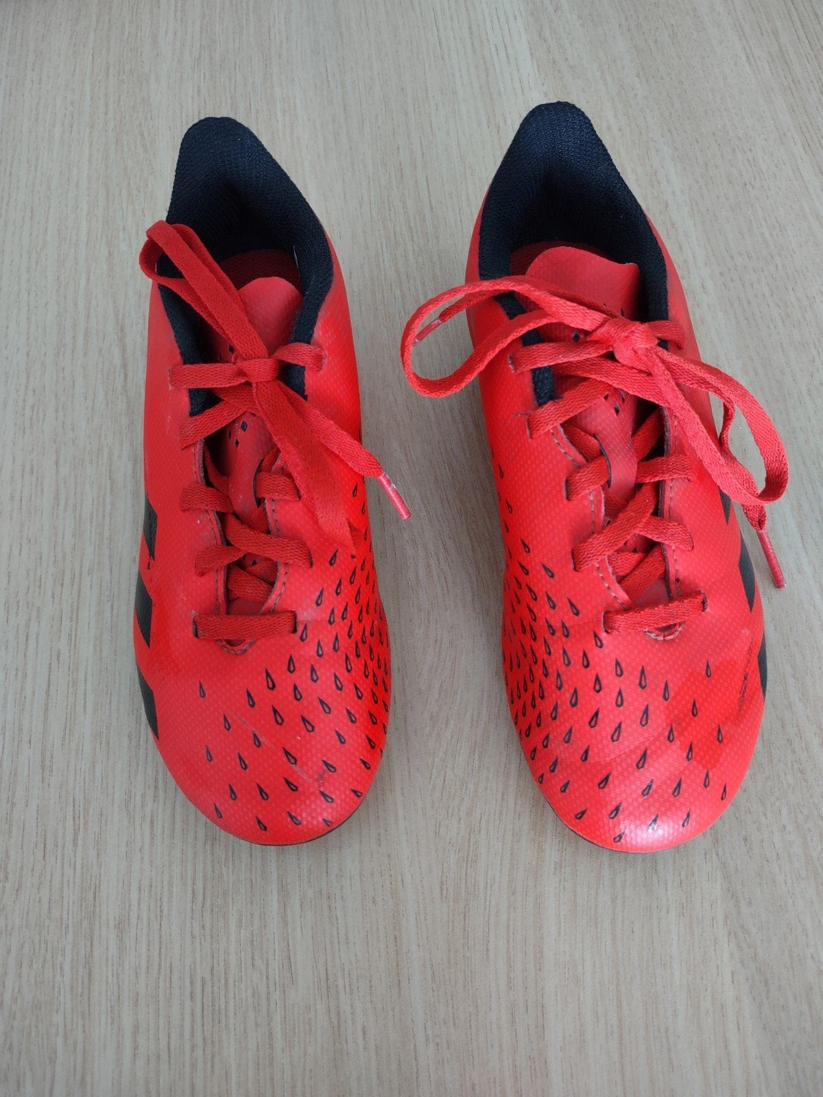 Mooie voetbalschoenen Adidas Predator - maat 32, Kinderen en Baby's, Ophalen, Adidas, Zo goed als nieuw, Jongen of Meisje