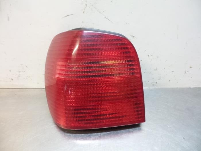 Feu arrière gauche d'un Volkswagen Polo (Polo 99-), Volkswagen, -, Utilisé, -