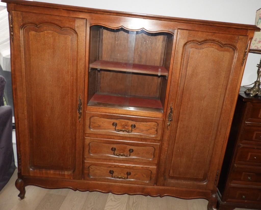 Meuble en chêne avec vitrine au milieu, Enlèvement, Chêne