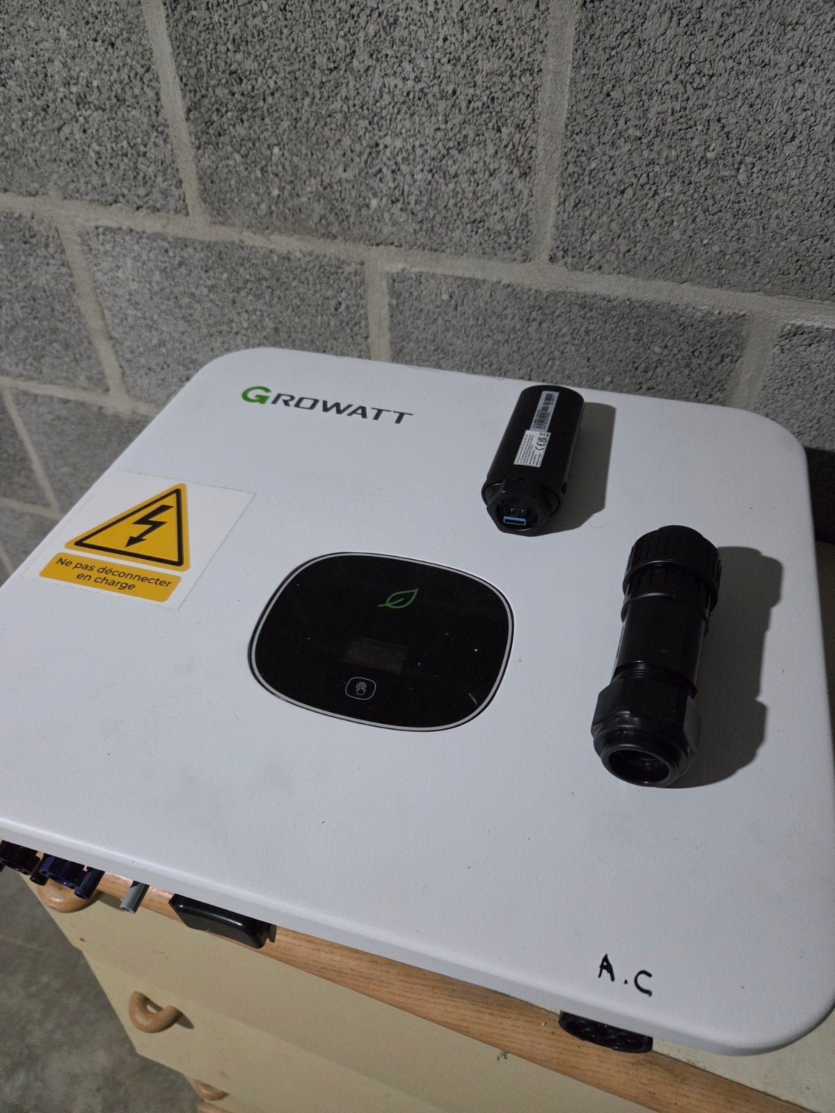 onduleur Growatt triphasé 6kw et data logger, Bricolage & Construction, Panneaux solaires & Accessoires, Enlèvement, Comme neuf