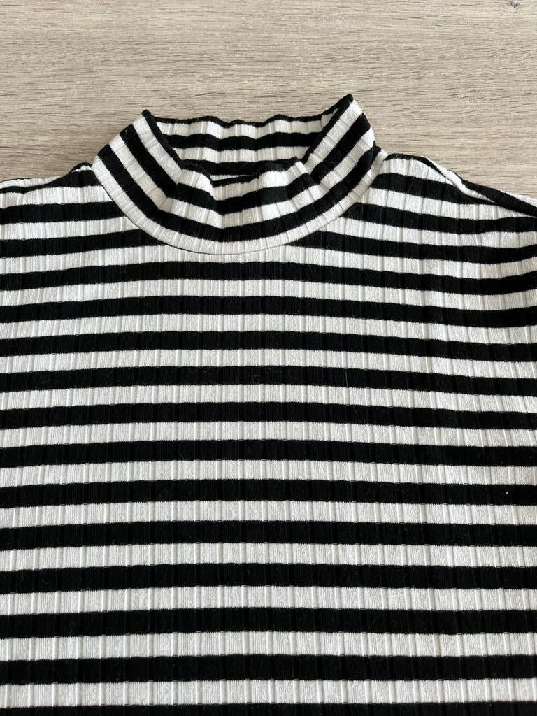 T-shirt (YEZZ) taille S 2,00€ comme neuf, Enlèvement, Comme neuf