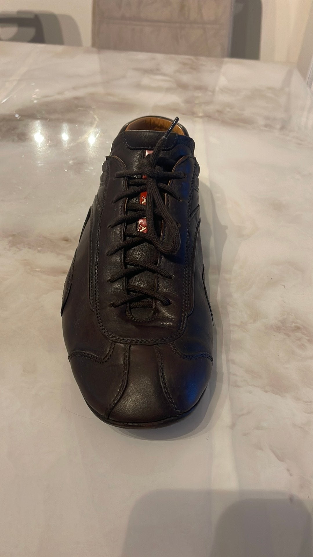 Prada, Enlèvement, Porté
