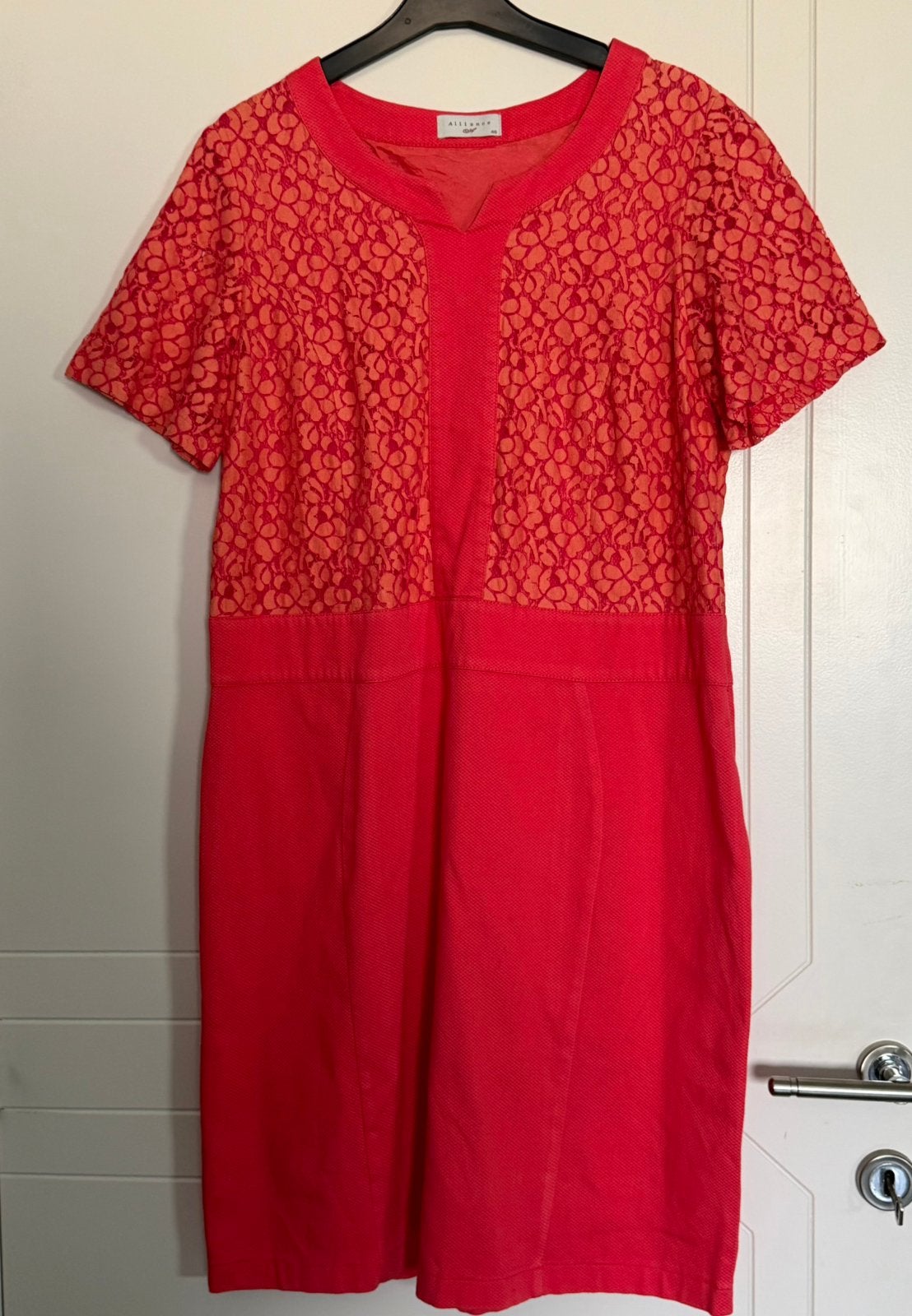 Belle robe pour femme en parfait état (46), Enlèvement, Comme neuf, Robe