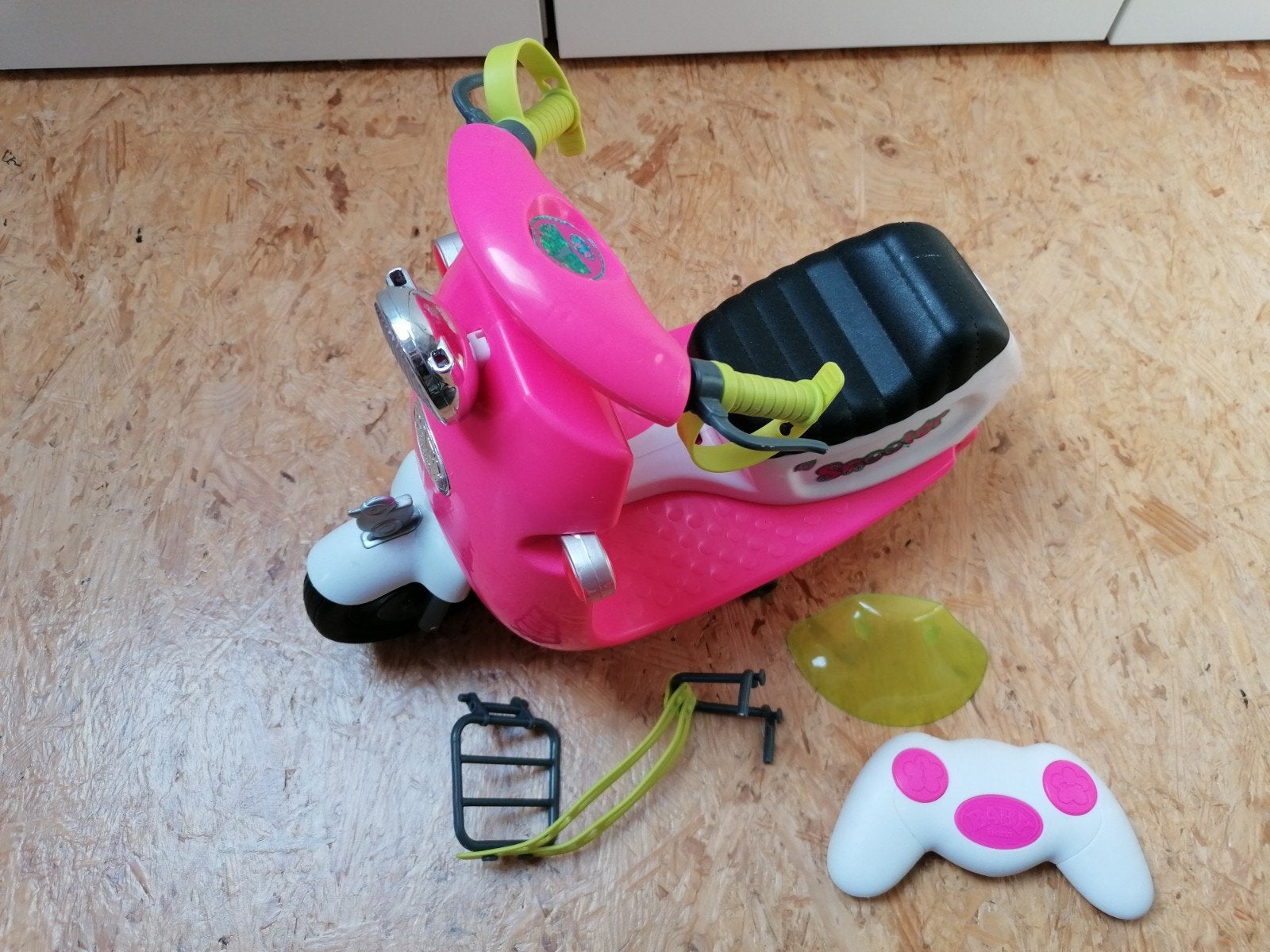 Baby Born rc glam scooter, Ophalen of Verzenden, Zo goed als nieuw, Overige typen