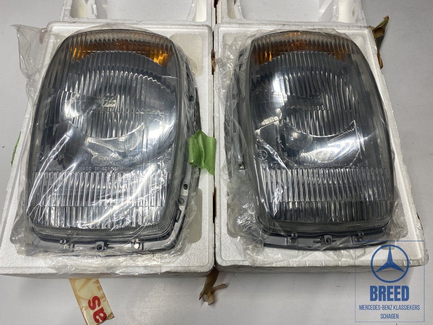 NOS koplamp Hella H4 L+R voor Mercedes-Benz W114 W115 /8, Neuf, -, -, Enlèvement ou Envoi