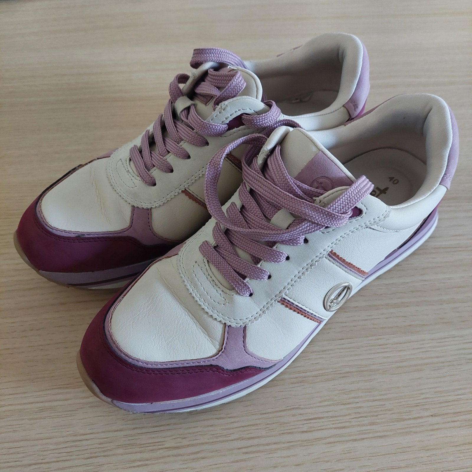 Sneaker Tamaris wit en paars maat 40, Kleding | Dames, Overige kleuren, Zo goed als nieuw, Sneakers, Ophalen