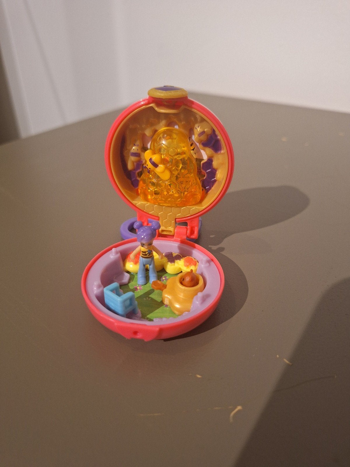 Polly pocket beekeeper, Ophalen