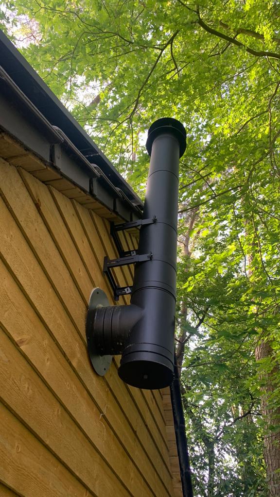 Zwarte muurbeugel kachel. Diam 200mm afstand tot muur 8-20cm, Overige brandstoffen, Nieuw, Gevelkachel, Ophalen of Verzenden