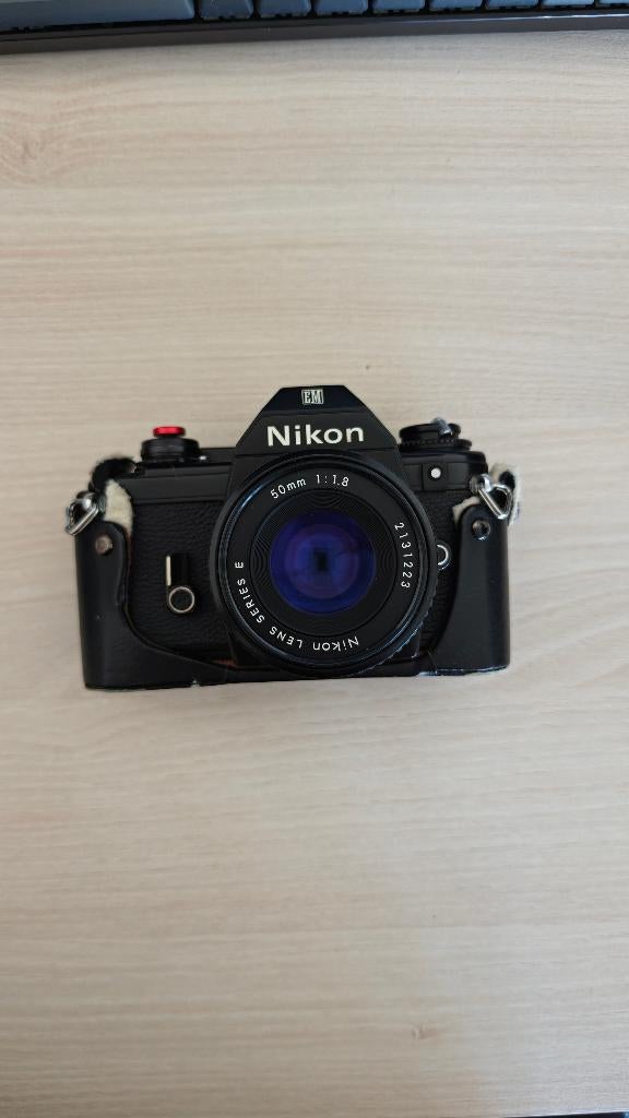 Nikon EM + Objectif Nikon 50mm f/1.8 Series E, Enlèvement ou Envoi, Utilisé, Reflex miroir, Nikon