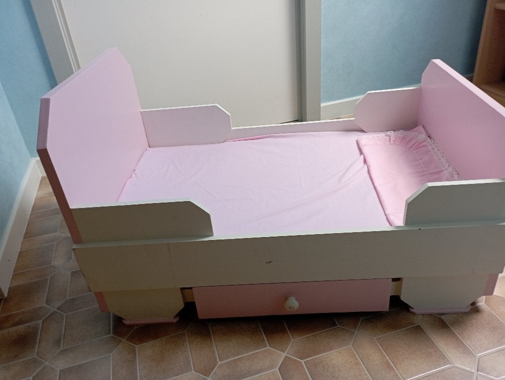 NIEUW : Een mooi en leuk zelfgemaakt stevig poppenbedje, Kinderen en Baby's, Ophalen, Nieuw