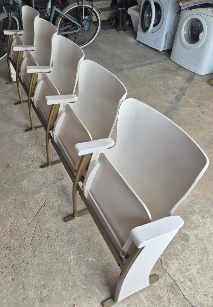 Banquette de cinéma vintage 5 places – bois restauré, Gebruikt, Wit, Ophalen of Verzenden, Vijf, Zes of meer stoelen