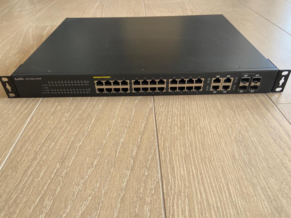Switch 24 ports Gigabit POE, Ophalen, Zo goed als nieuw