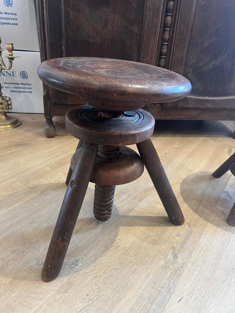 Ancien tabouret en chantre reglable, Enlèvement ou Envoi