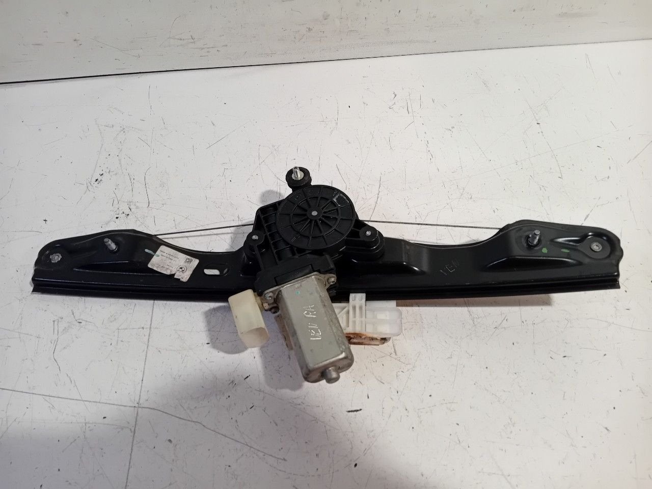 Raammechaniek elektrisch rechts achter BMW 3 serie, Onderdelen@venauto.nl, Van der Ven Autorecycling B.V., Ettenseweg 76, 4706 PB Roosendaal, The Netherlands