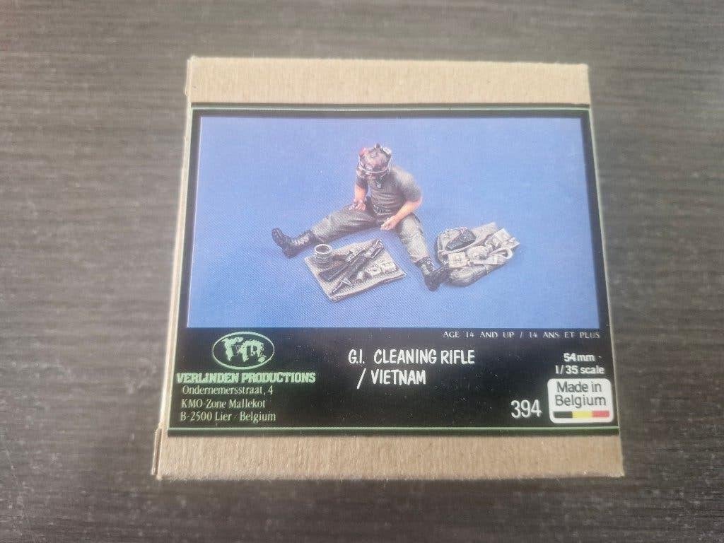Verlinden 1/35 G.I. Cleaning Rifle Vietnam, Enlèvement ou Envoi, Neuf, 1:35 à 1:50, Personnage ou Figurines