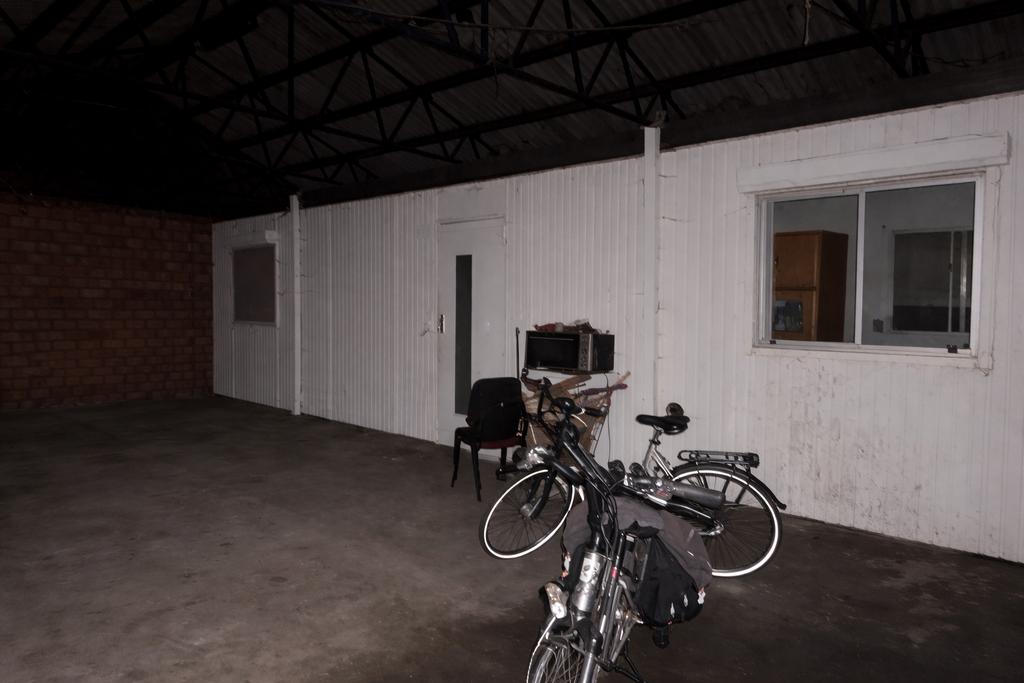 Woon units / containers / keet, Zakelijke goederen, Ophalen