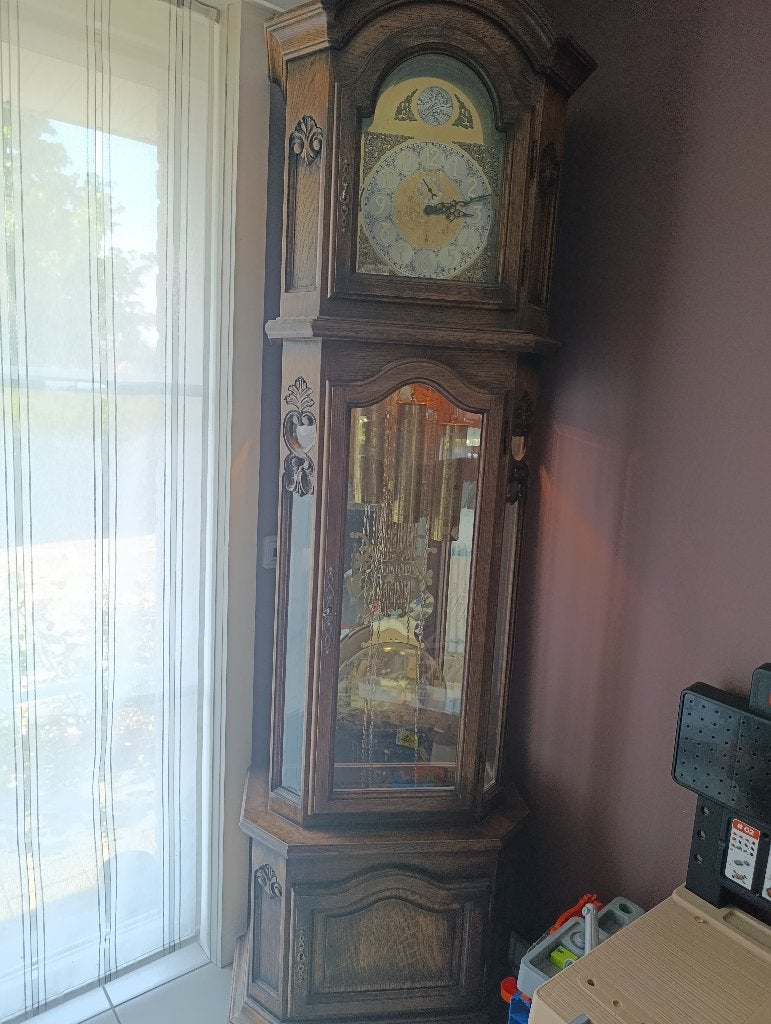 horloge a remonté chêne, Enlèvement