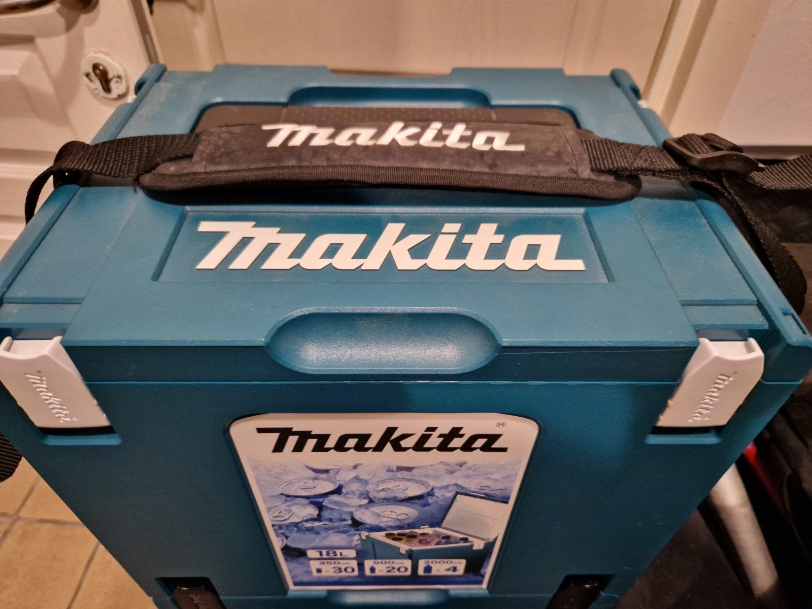 Makita CoolMbox 4, Enlèvement, Neuf