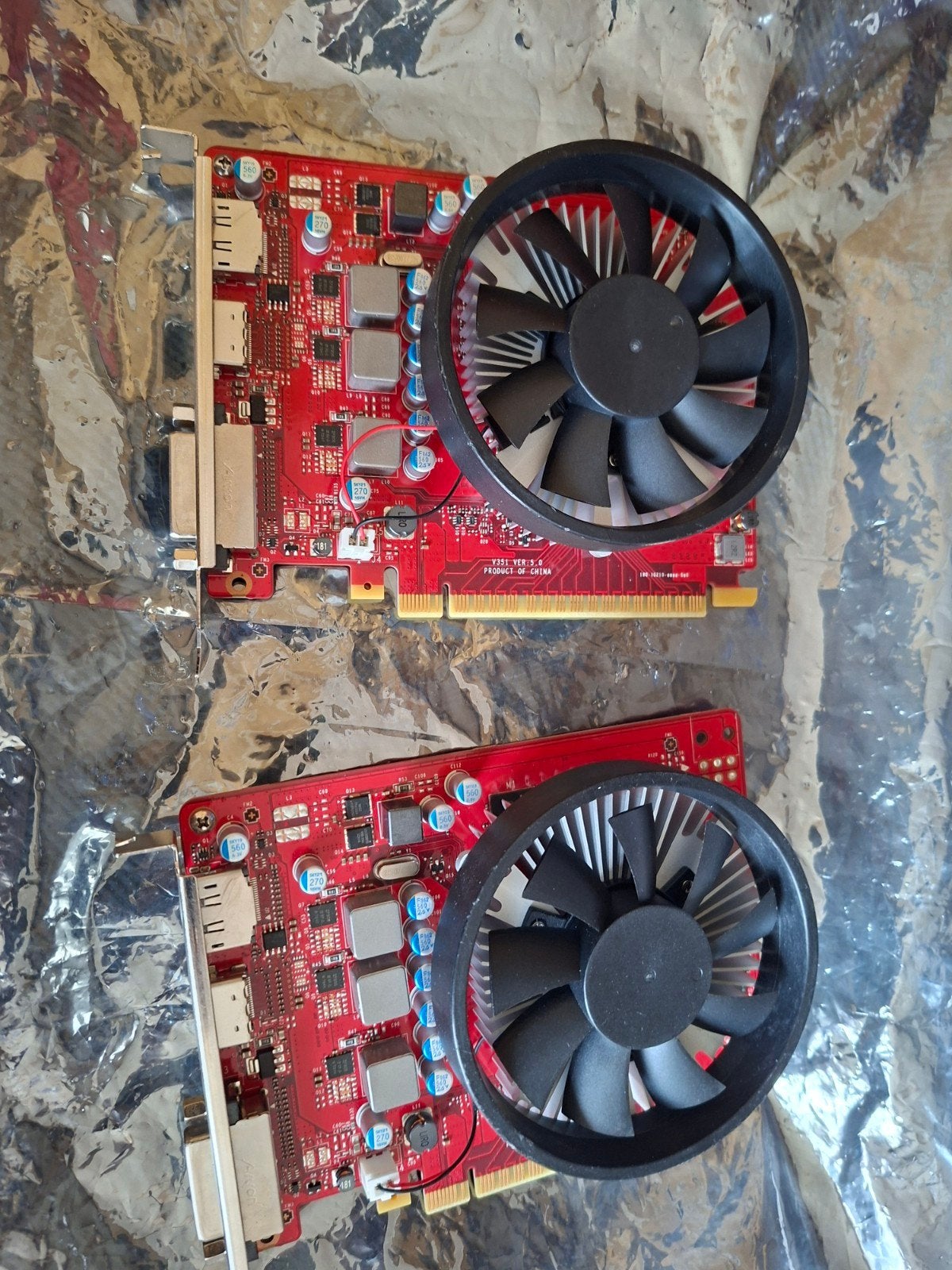 Te koop: 2x AMD Radeonvideokaart – DisplayPort