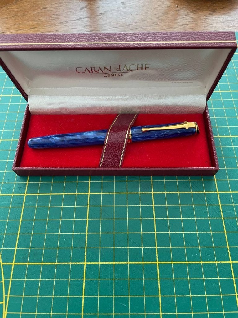 Caran d'Ache Equinox Blue M Nib Fountain Pen, Enlèvement ou Envoi