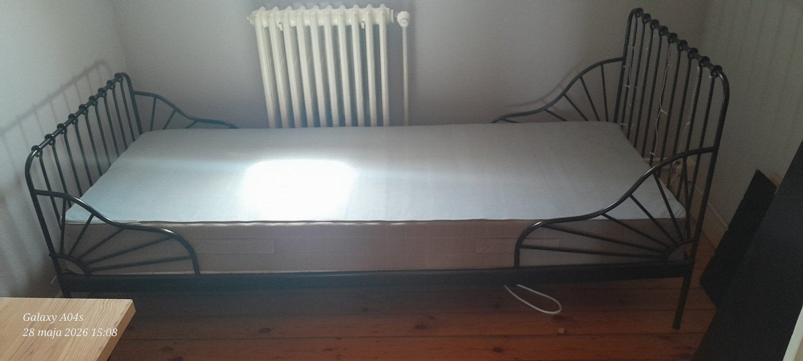 Beau lit 200 x 90 cm avec sommier et matelas., Maison & Meubles, Enlèvement, Une personne, 90 cm