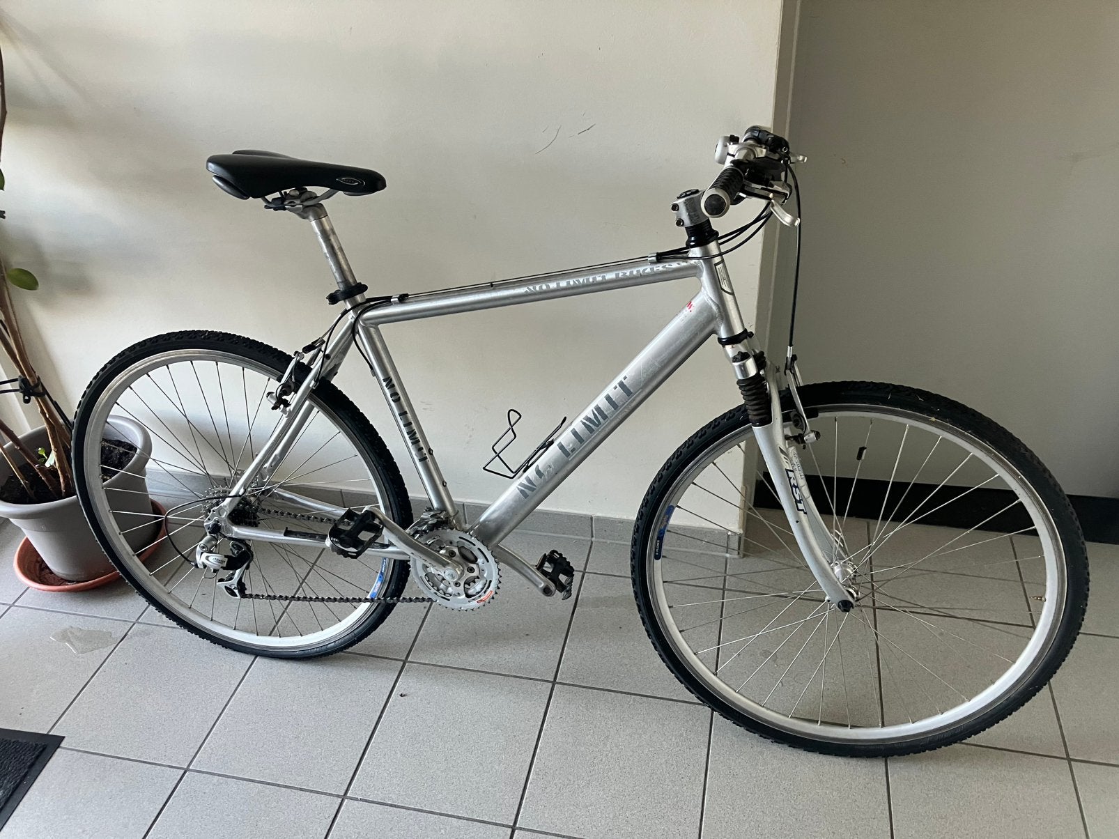 Vélo de sport pour homme, Frein sur jante, Enlèvement, 28 pouces, Plus de 20 vitesses